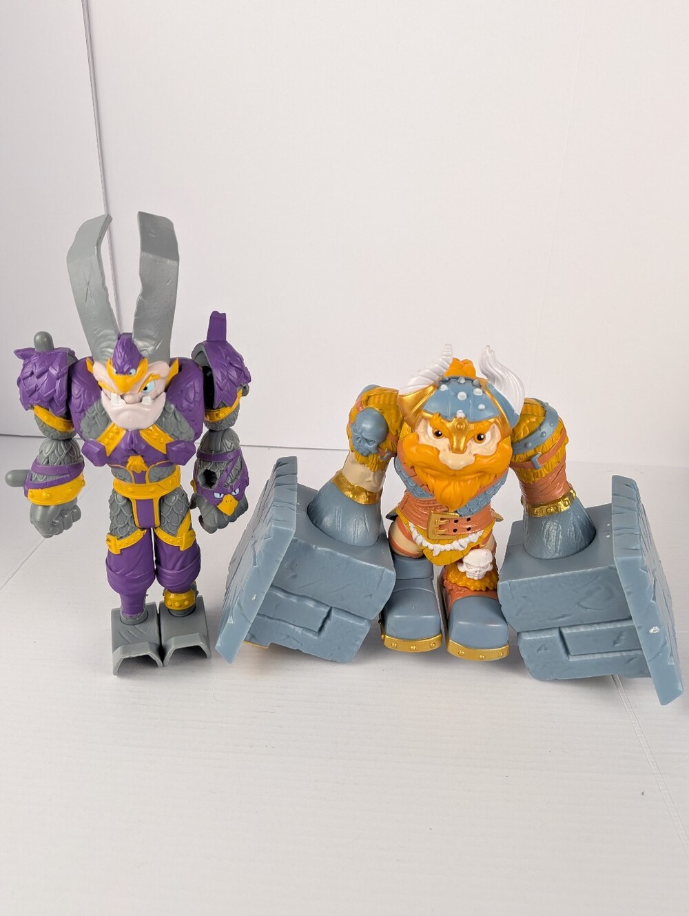Little Tikes Kingdom Builders Crow DeBar Sledge Hammerfist Action Figures 7.5"